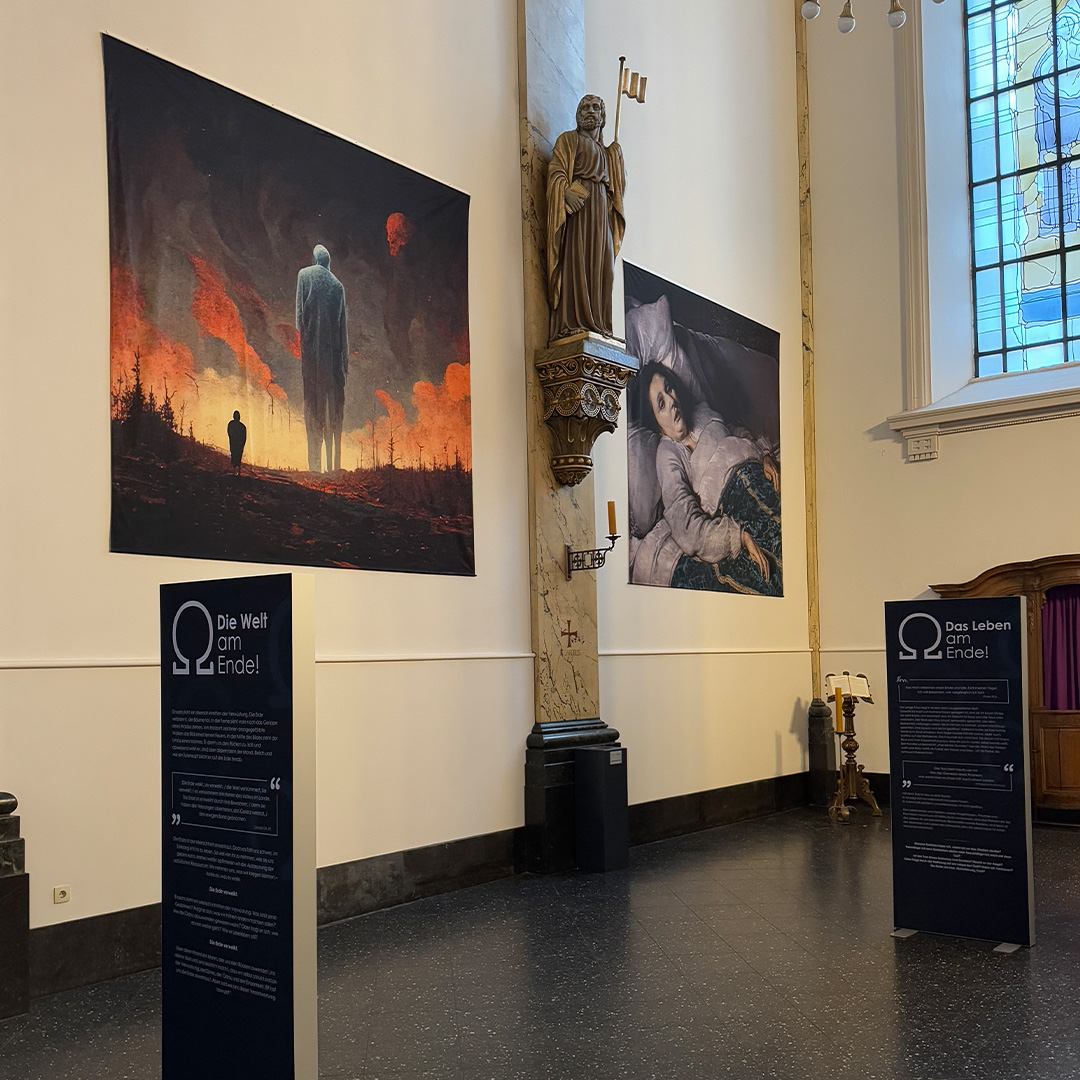 Dionysius Kirche Krefeld Textildruck und Pylone