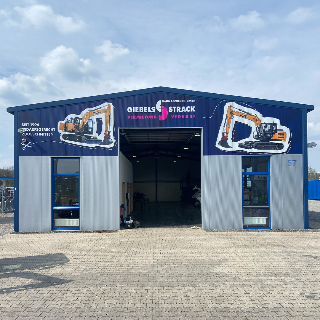 Giebels Strack Hallenbeschriftung